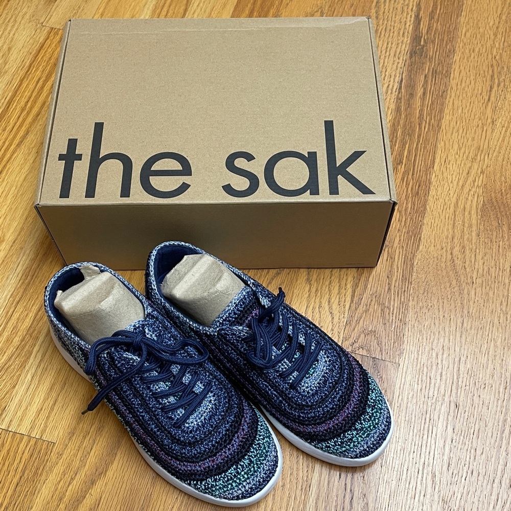 NWT in box Asha Low Top Women's Sneaker Sz 8